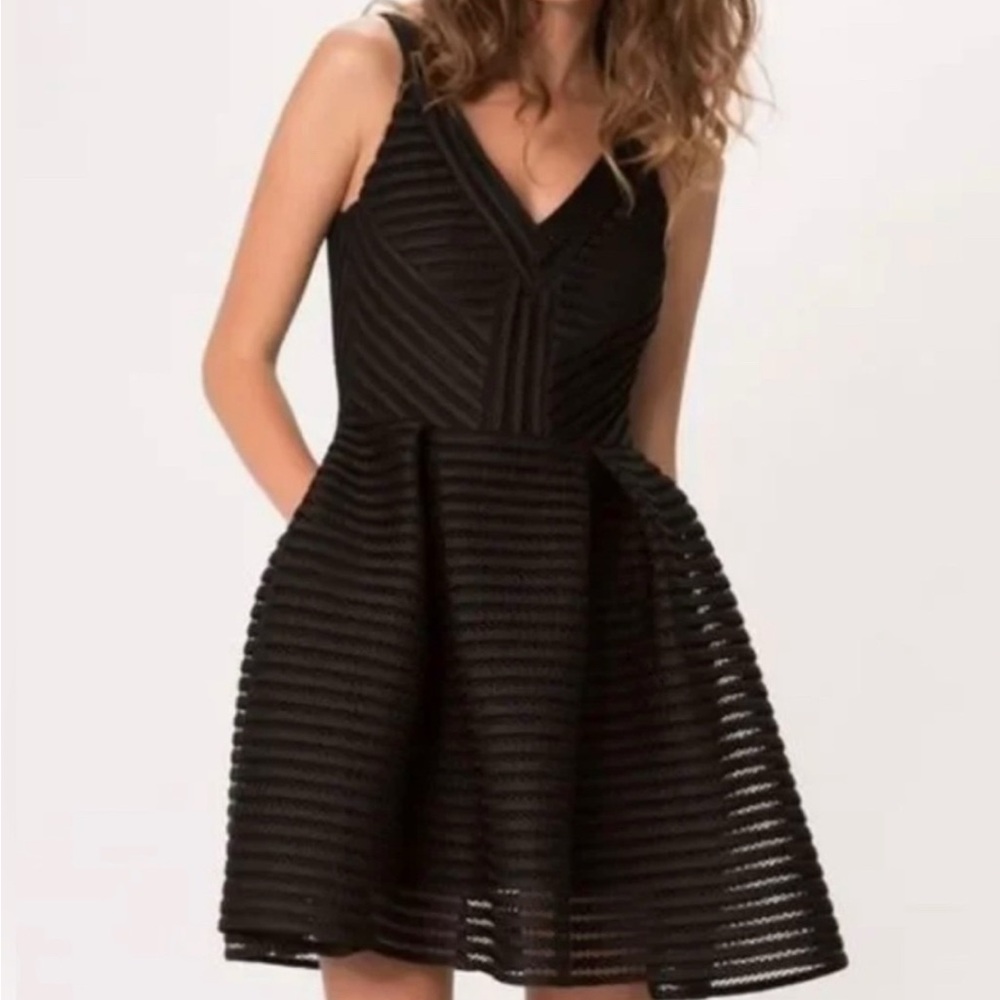 Express Women's Fit & Flare Sleeveless Black Cocktail Dress Size 4